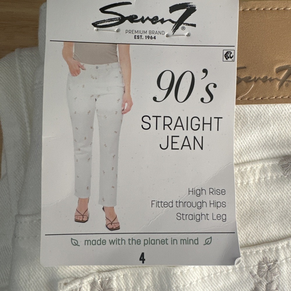 Seven7 Women's 90's Straight Jean Size 4 Cream